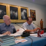 Fr. Adrian Hartotanojo (à droite)